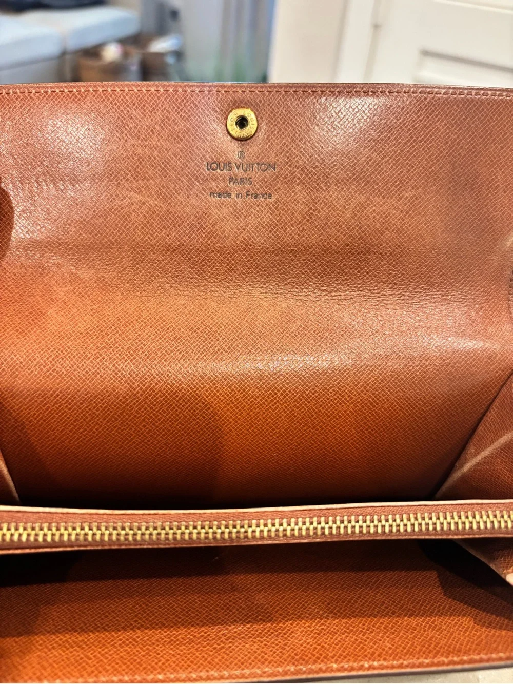 Louis Vuitton beautiful 100%